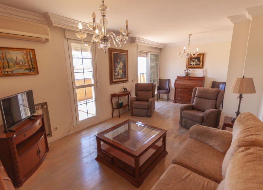 Resale - Apartment - Top Floor Apartment - Estepona - Estepona Centro