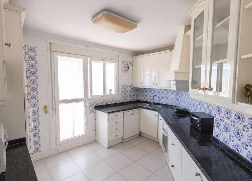 Resale - Apartment - Top Floor Apartment - Estepona - Estepona Centro