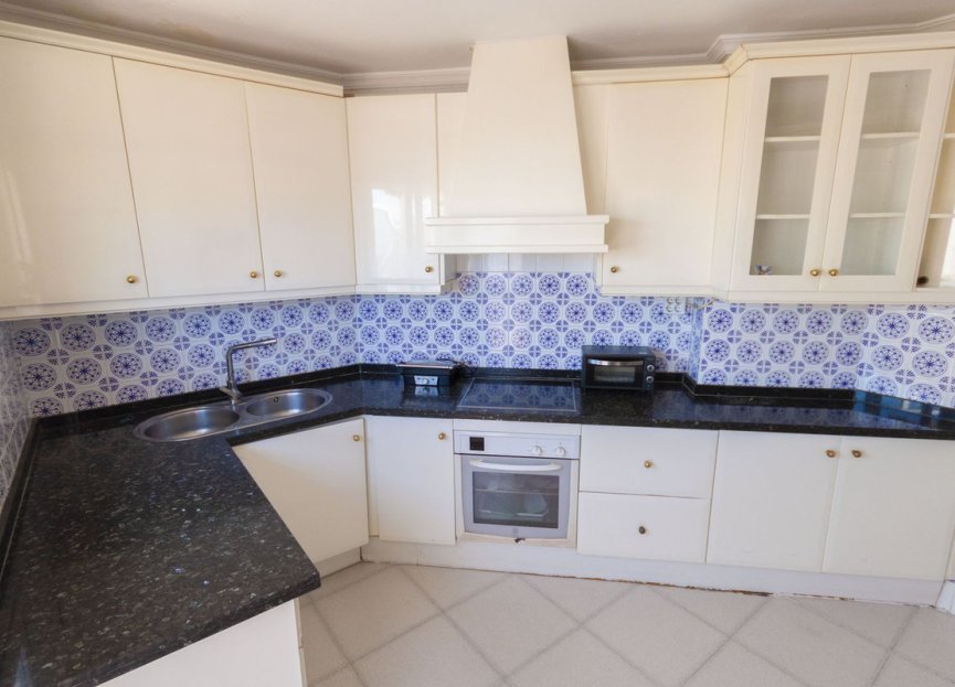 Resale - Apartment - Top Floor Apartment - Estepona - Estepona Centro