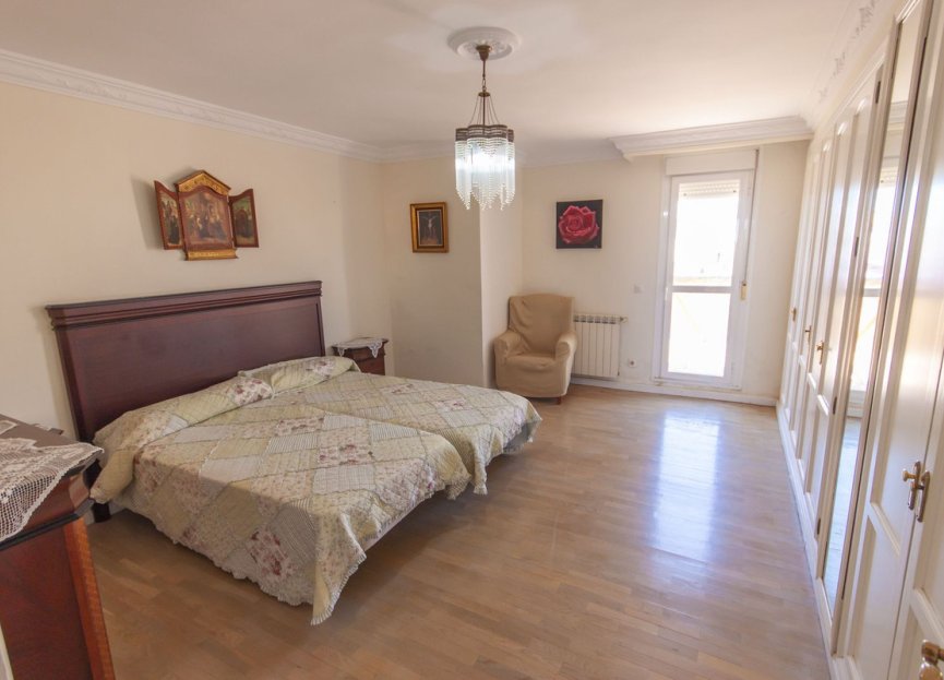 Resale - Apartment - Top Floor Apartment - Estepona - Estepona Centro