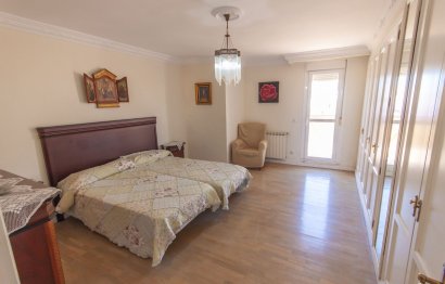 Resale - Apartment - Top Floor Apartment - Estepona - Estepona Centro
