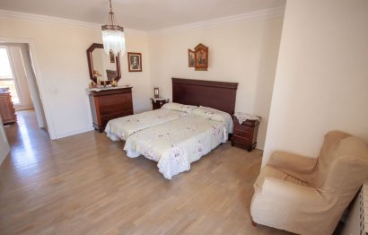 Resale - Apartment - Top Floor Apartment - Estepona - Estepona Centro