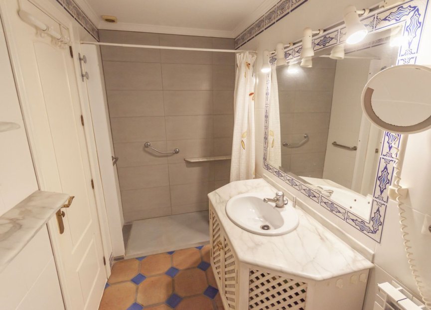 Resale - Apartment - Top Floor Apartment - Estepona - Estepona Centro