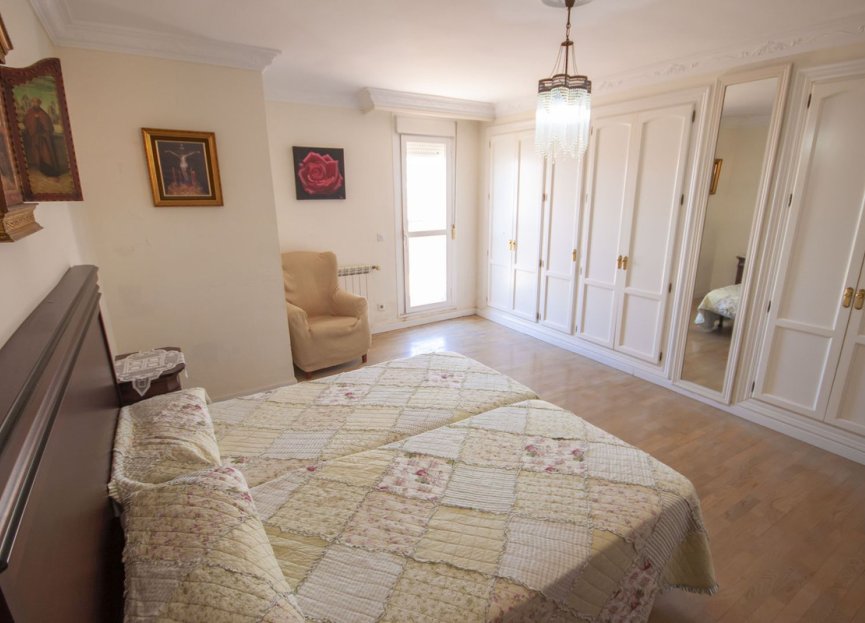 Resale - Apartment - Top Floor Apartment - Estepona - Estepona Centro