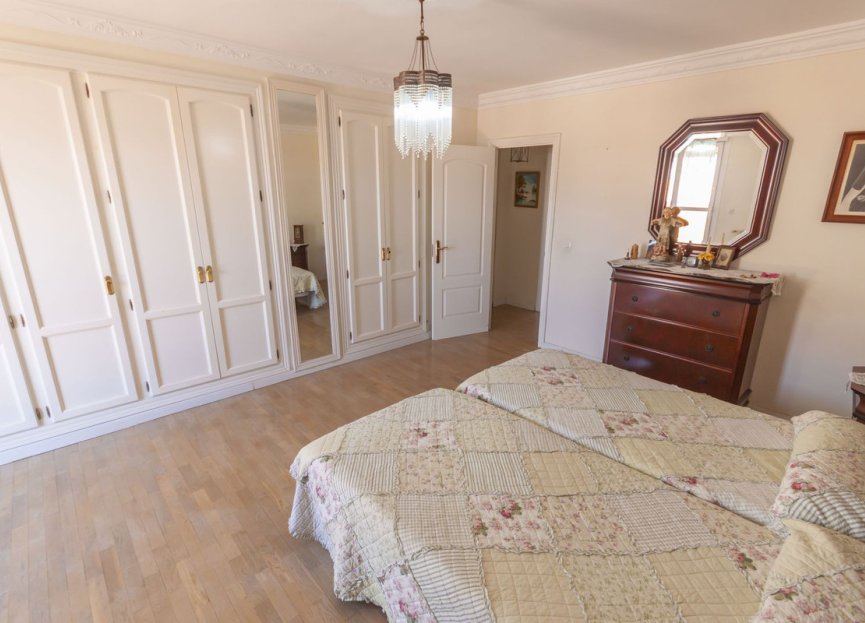 Resale - Apartment - Top Floor Apartment - Estepona - Estepona Centro