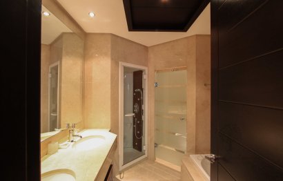 Resale - Ground floor apartment - Marbella - Puerto Banús