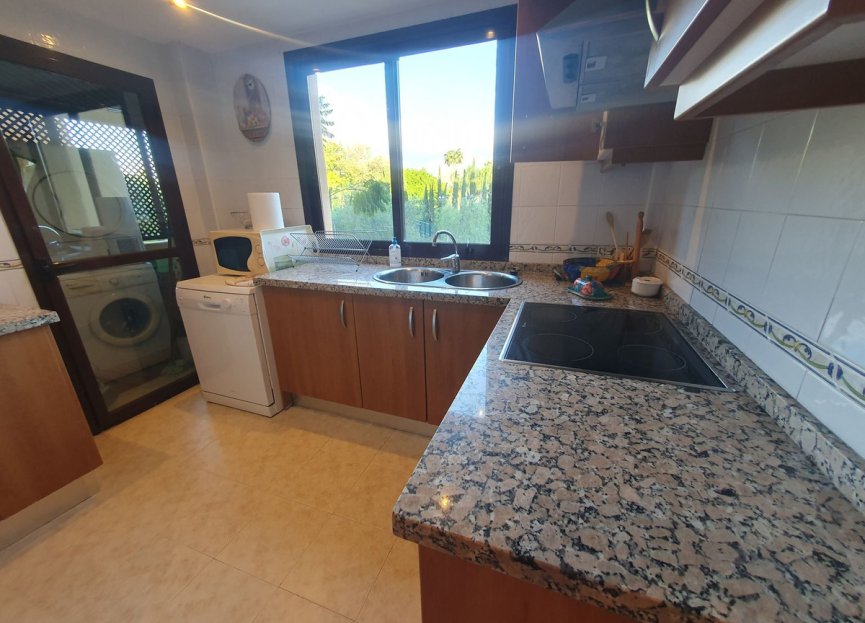 Resale - Apartment - Middle Floor Apartment - Estepona - Costalita