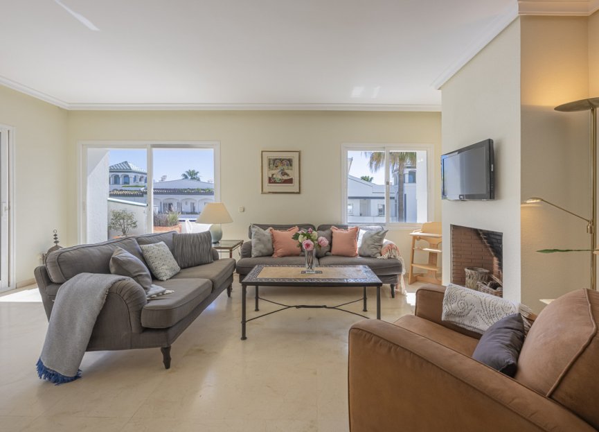 Resale - Apartment - Penthouse - Estepona - Estepona Centro