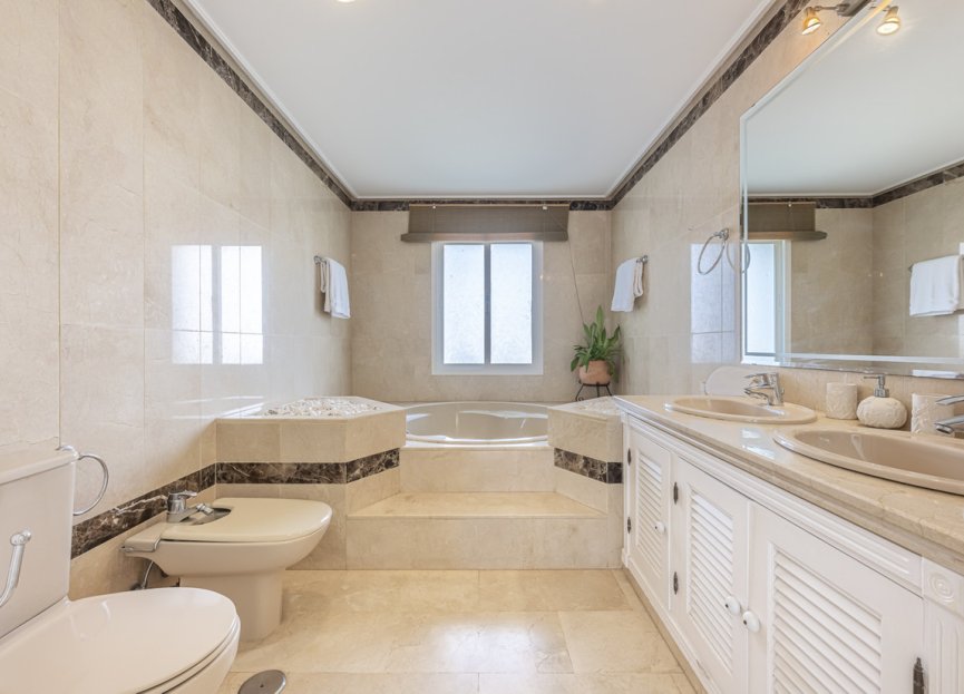 Resale - Apartment - Penthouse - Estepona - Estepona Centro