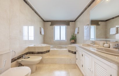 Resale - Apartment - Penthouse - Estepona - Estepona Centro