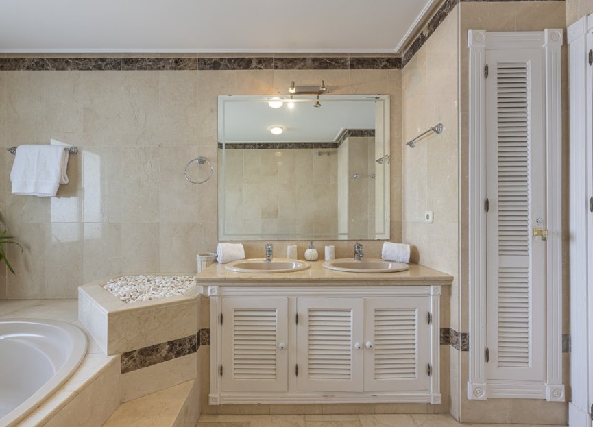 Resale - Apartment - Penthouse - Estepona - Estepona Centro