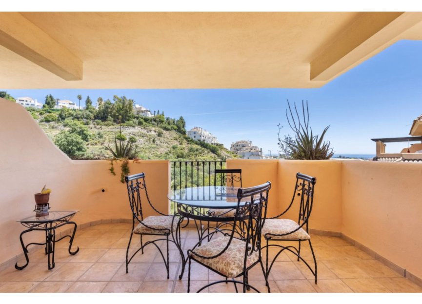 Resale - Apartment - Middle Floor Apartment - Marbella - Nueva Andalucia