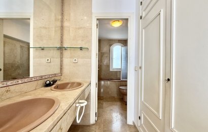 Resale - House - Townhouse - Marbella - Nueva Andalucia