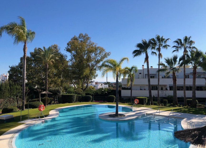 Resale - Apartment - Middle Floor Apartment - Marbella - Nueva Andalucia