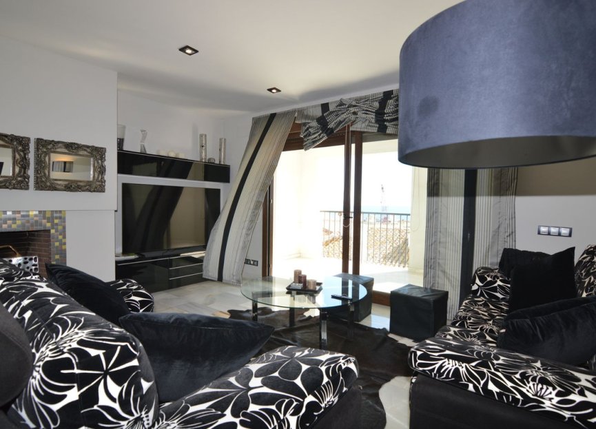 Resale - Apartment - Middle Floor Apartment - Marbella - Puerto Banús