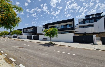 Resale - House - Semi-Detached House - Estepona - Atalaya