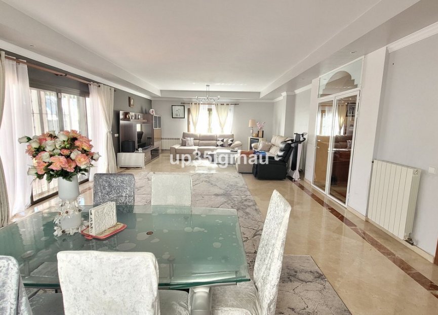 Resale - House - Detached Villa - Estepona - Bel Air