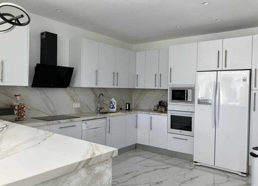 Resale - House - Detached Villa - Marbella - Puerto Banús