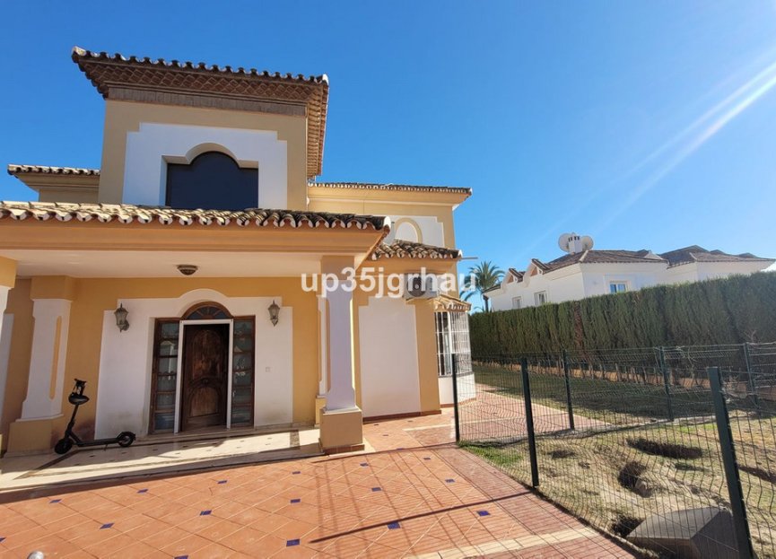 Resale - House - Detached Villa - Estepona - Bel Air