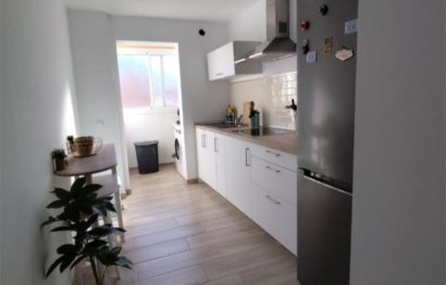 Resale - Apartment - Middle Floor Apartment - Estepona - Estepona Centro