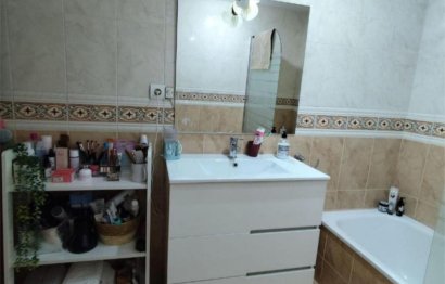 Resale - Apartment - Middle Floor Apartment - Estepona - Estepona Centro