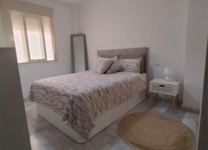 Resale - Apartment - Middle Floor Apartment - Estepona - Estepona Centro
