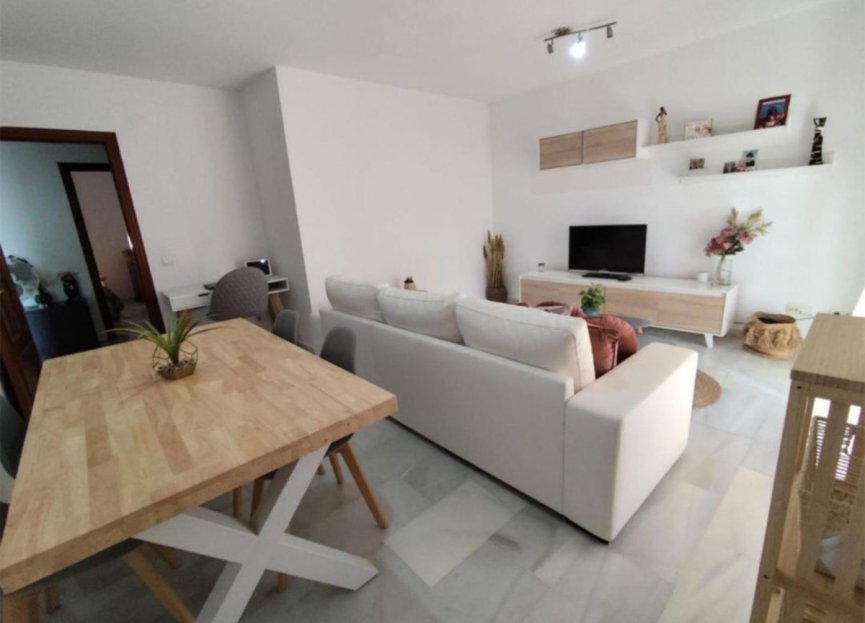 Resale - Apartment - Middle Floor Apartment - Estepona - Estepona Centro