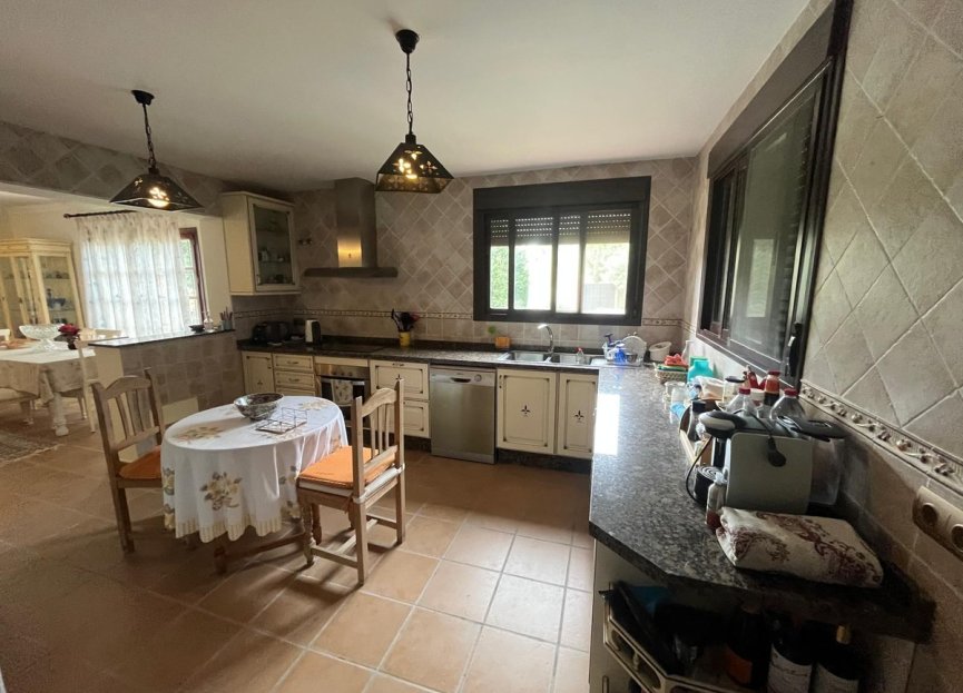 Resale - House - Finca - Cortijo - Estepona - Estepona Centro