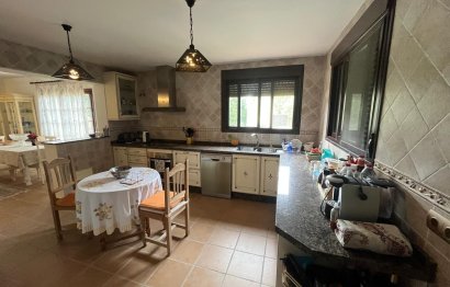 Resale - House - Finca - Cortijo - Estepona - Estepona Centro