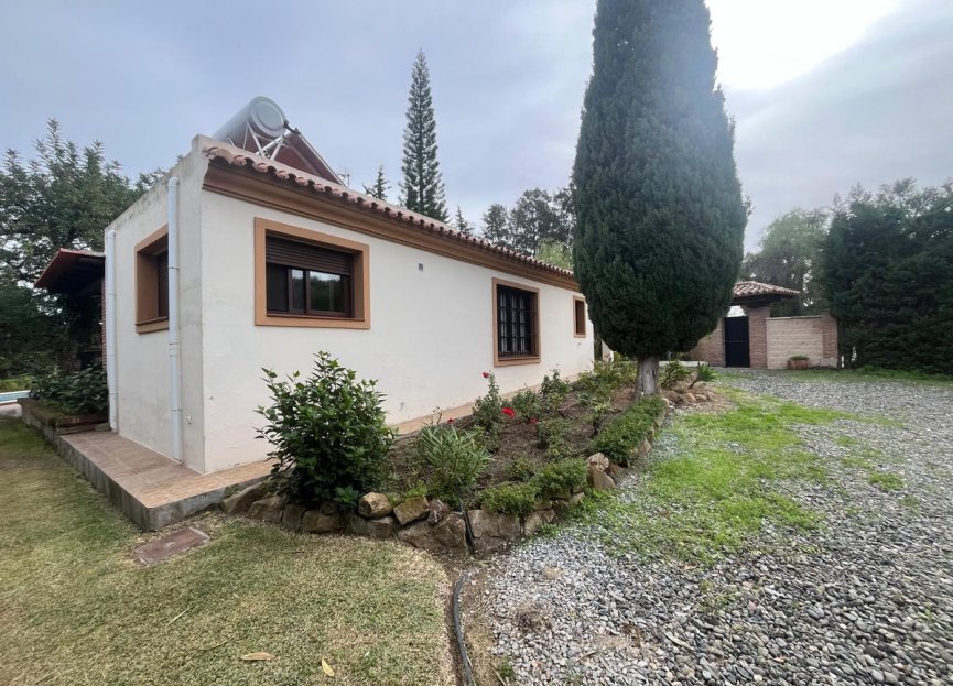 Resale - House - Finca - Cortijo - Estepona - Estepona Centro