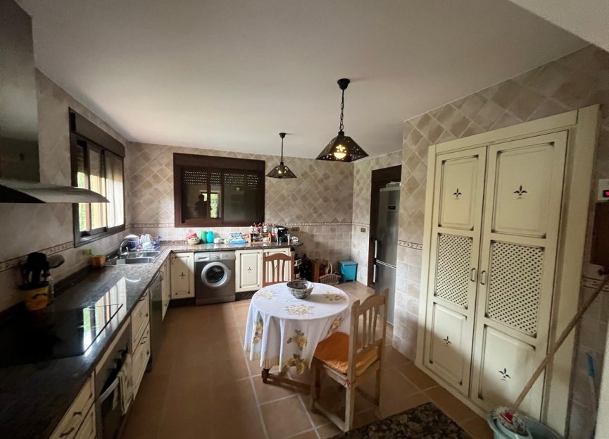 Resale - House - Finca - Cortijo - Estepona - Estepona Centro