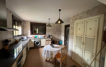 Resale - House - Finca - Cortijo - Estepona - Estepona Centro