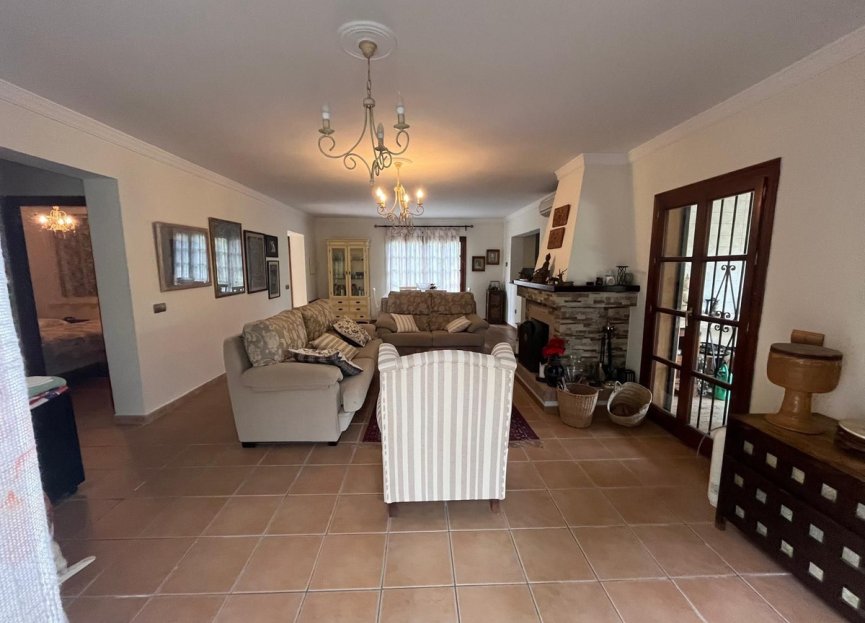 Resale - House - Finca - Cortijo - Estepona - Estepona Centro