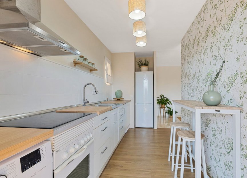 Resale - Apartment - Middle Floor Apartment - Marbella - Nueva Andalucia