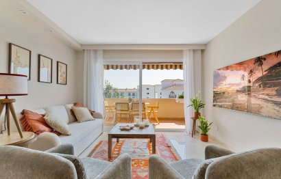 Resale - Apartment - Middle Floor Apartment - Marbella - Nueva Andalucia