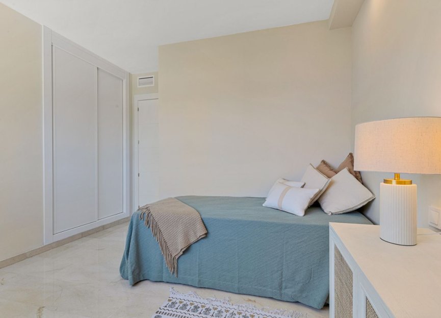 Resale - Apartment - Middle Floor Apartment - Marbella - Nueva Andalucia