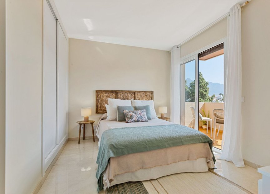 Resale - Apartment - Middle Floor Apartment - Marbella - Nueva Andalucia