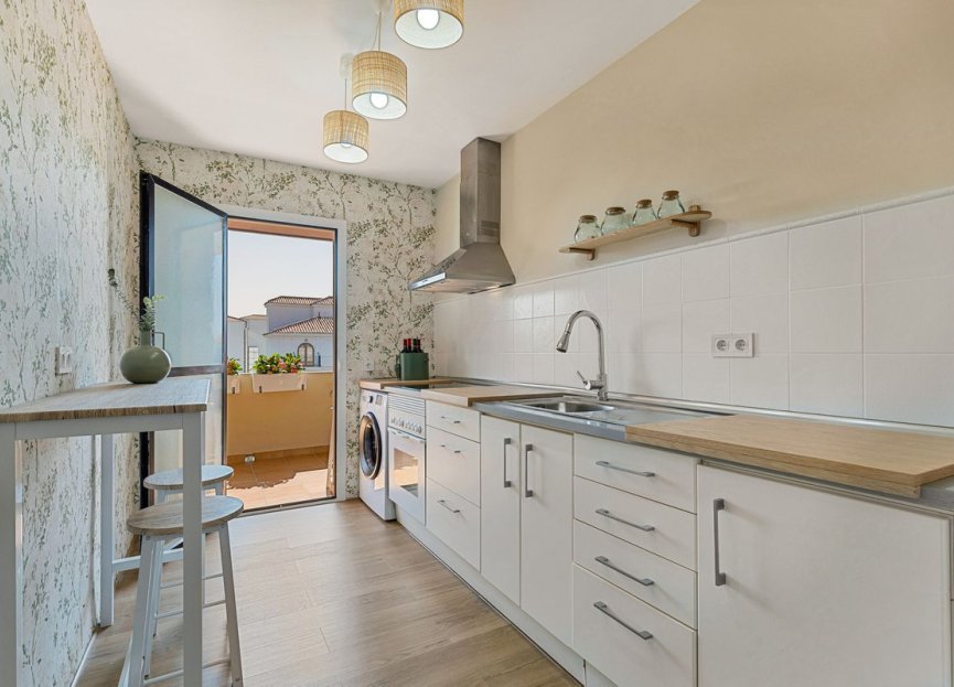 Resale - Apartment - Middle Floor Apartment - Marbella - Nueva Andalucia