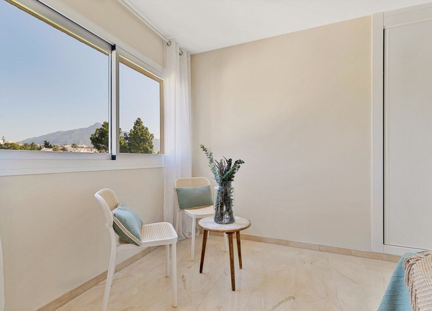 Resale - Apartment - Middle Floor Apartment - Marbella - Nueva Andalucia