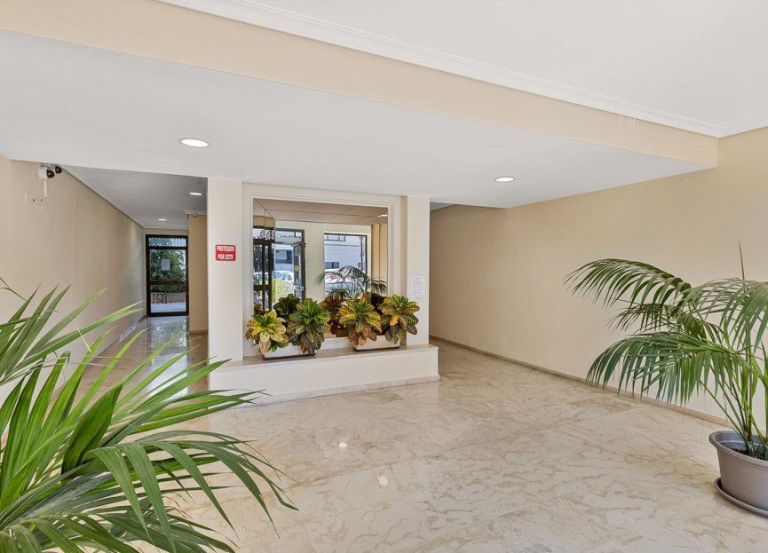 Resale - Apartment - Middle Floor Apartment - Marbella - Nueva Andalucia