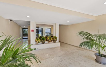 Resale - Apartment - Middle Floor Apartment - Marbella - Nueva Andalucia