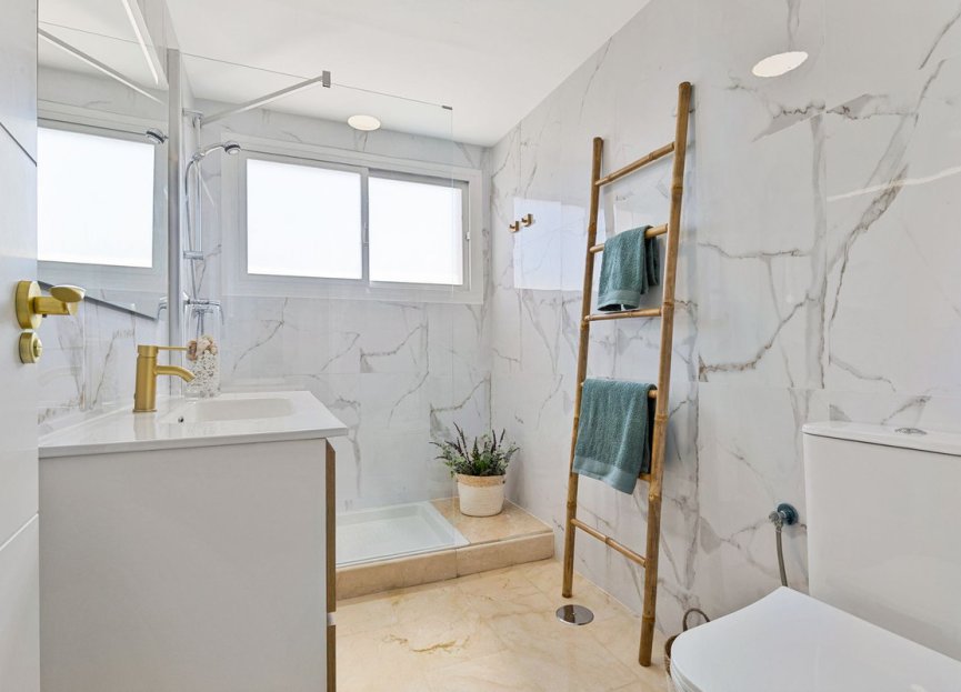 Resale - Apartment - Middle Floor Apartment - Marbella - Nueva Andalucia