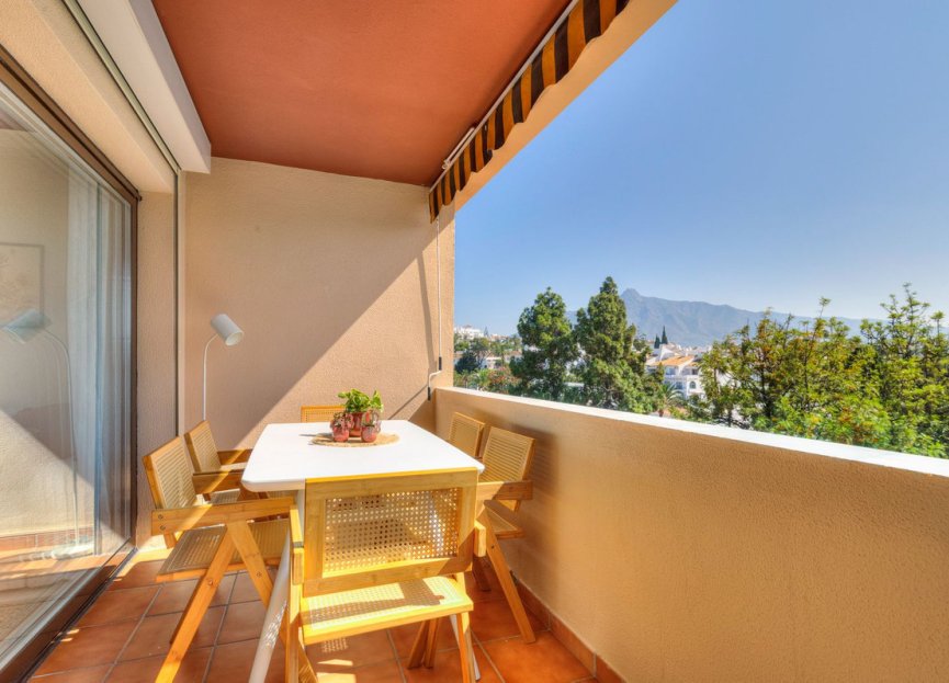 Resale - Apartment - Middle Floor Apartment - Marbella - Nueva Andalucia