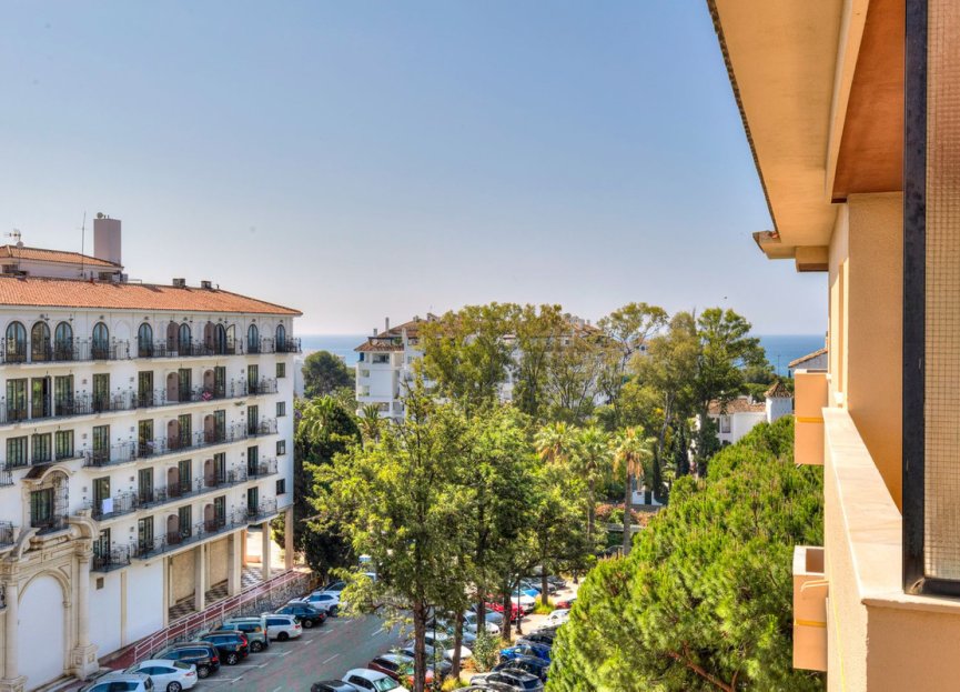 Resale - Apartment - Middle Floor Apartment - Marbella - Nueva Andalucia