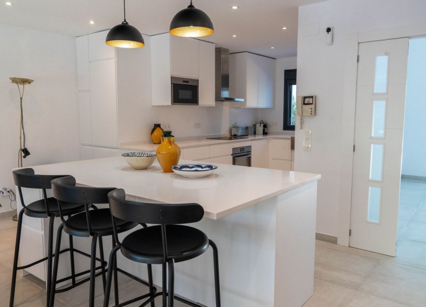 Resale - House - Detached Villa - Marbella - Marbesa