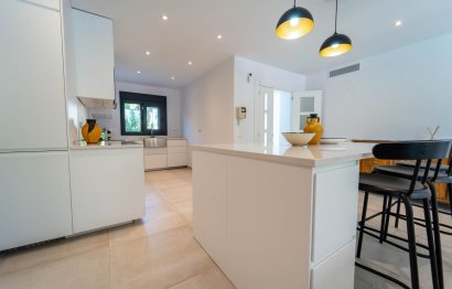 Resale - House - Detached Villa - Marbella - Marbesa