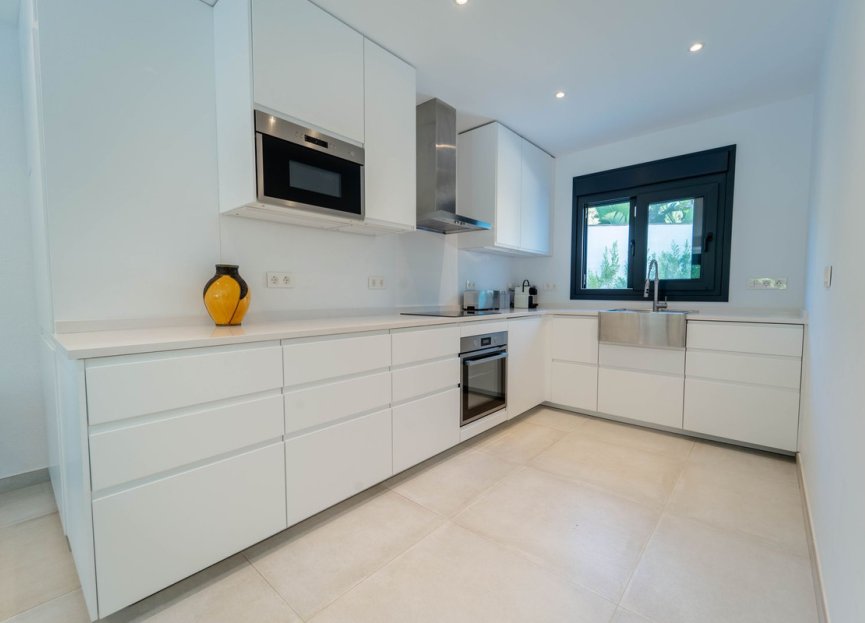 Resale - House - Detached Villa - Marbella - Marbesa