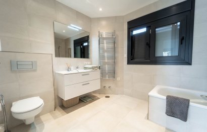 Resale - House - Detached Villa - Marbella - Marbesa