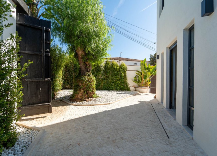 Resale - House - Detached Villa - Marbella - Marbesa