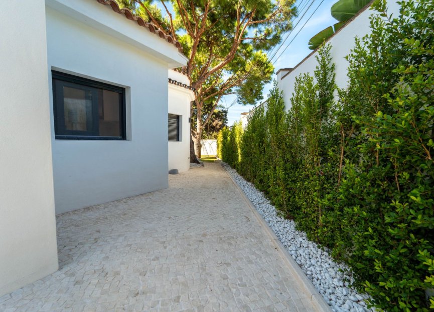 Resale - House - Detached Villa - Marbella - Marbesa